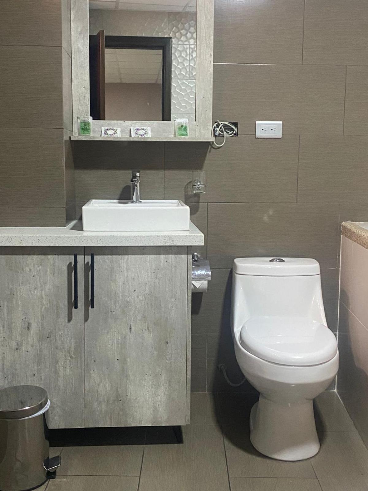 Stelar Hostal กูเอ็งกา ภายนอก รูปภาพ